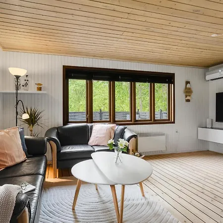 2 Bedroom Lovely In *