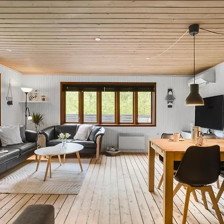 Prázdninový dům 2 Bedroom Lovely In *