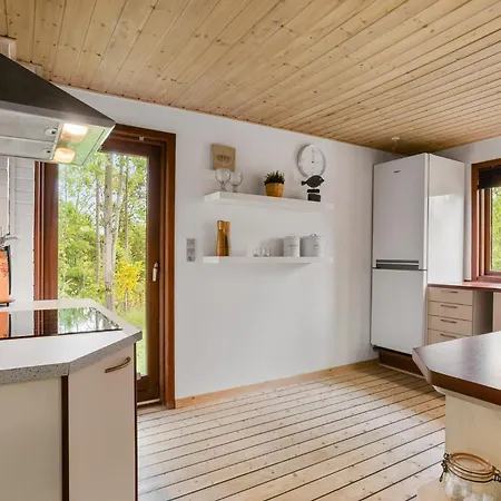 Semesterbostad 2 Bedroom Lovely In