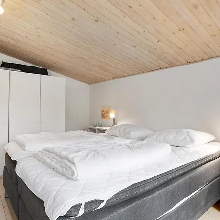 Prázdninový dům 2 Bedroom Lovely In *