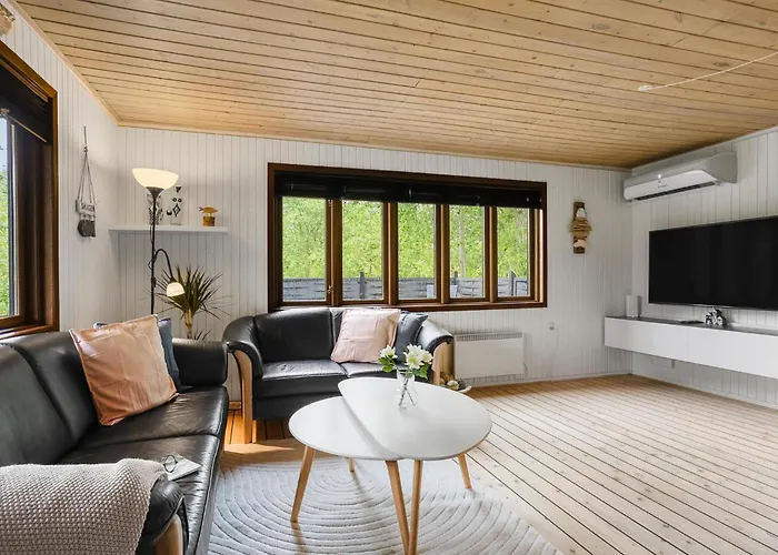 2 Bedroom Lovely In *